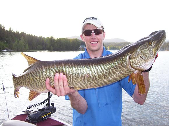 me_with_tjs_muskie.JPG